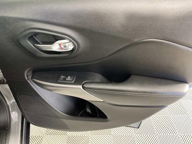 Used 2020 Jeep Cherokee Limited image 23