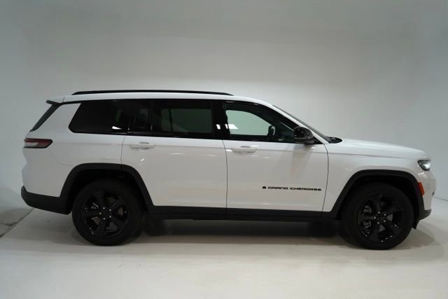 Used 2023 Jeep Grand Cherokee L Altitude image 9
