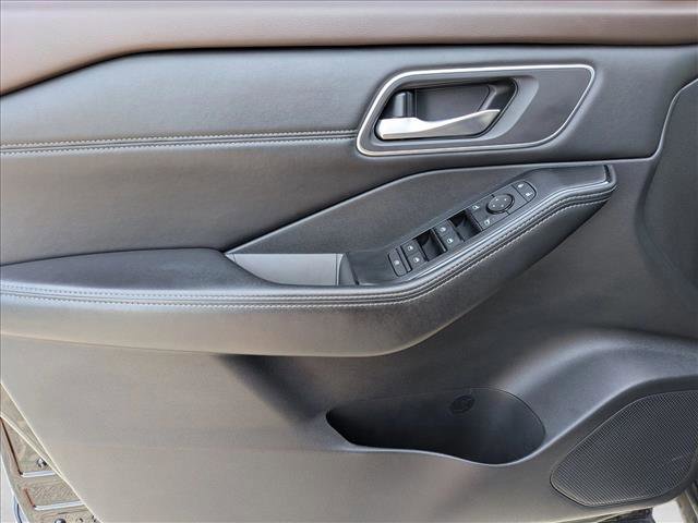 Used 2021 Nissan Rogue SV w/ Premium Package FWD image 10