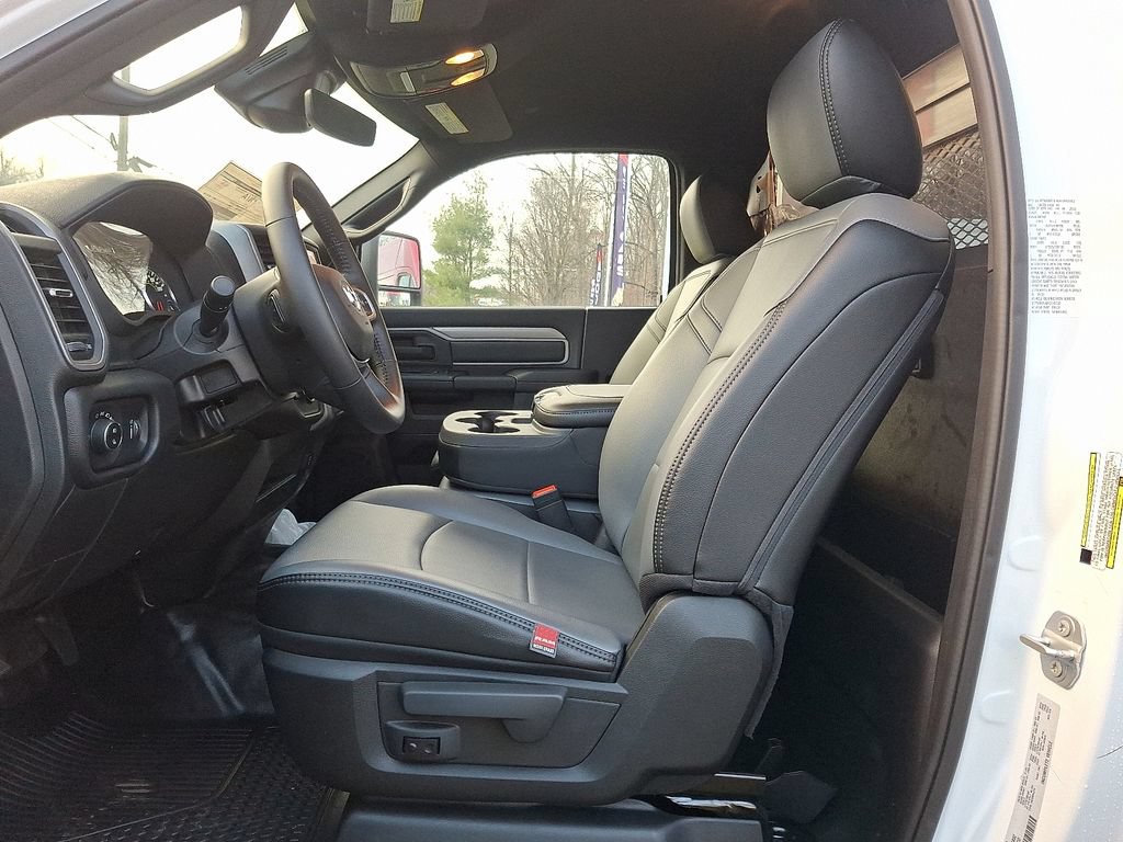 New 2024 RAM 3500 Tradesman w/ Safety Group AWD/4WD image 9