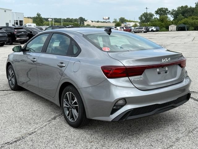 Used 2024 Kia Forte LXS w/ LXS Technology Package FWD image 5