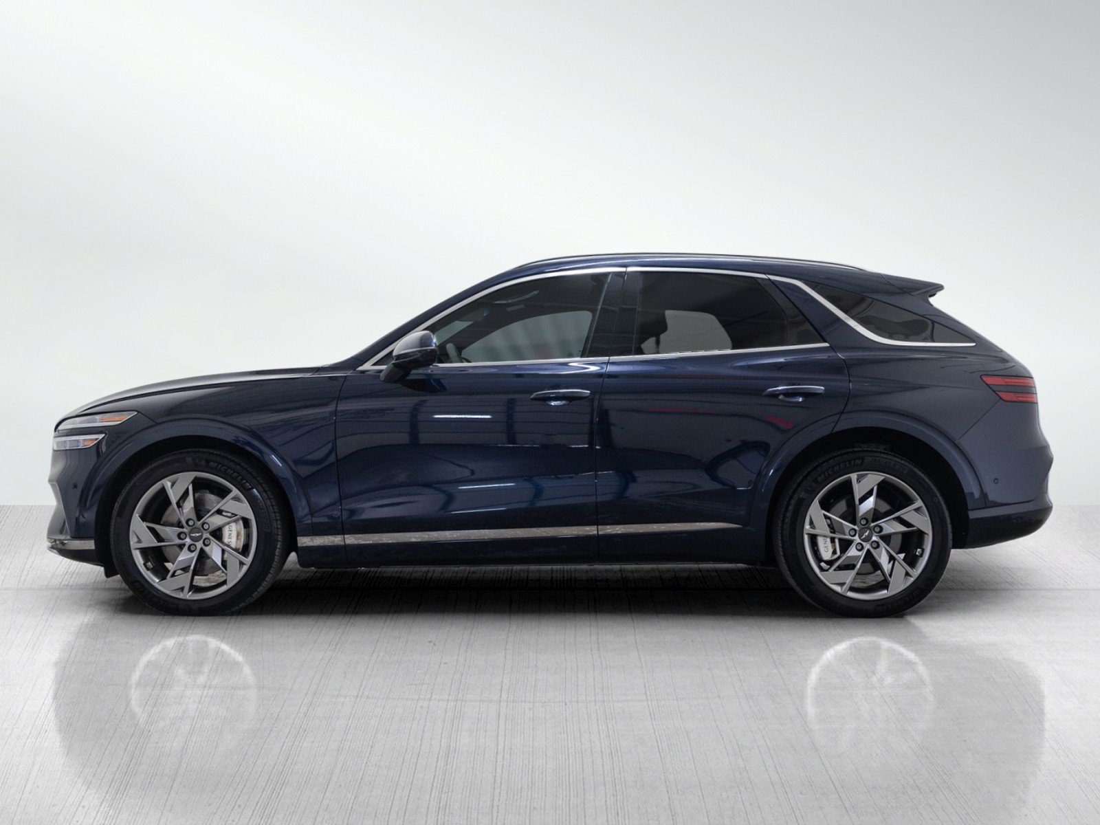 Used 2024 Genesis Electrified GV70 w/ Prestige Package AWD/4WD image 3