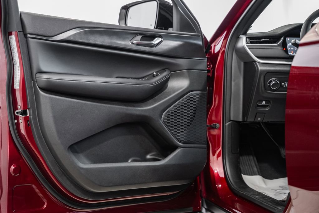 New 2025 Jeep Grand Cherokee Altitude w/ Trailer Tow Package image 34