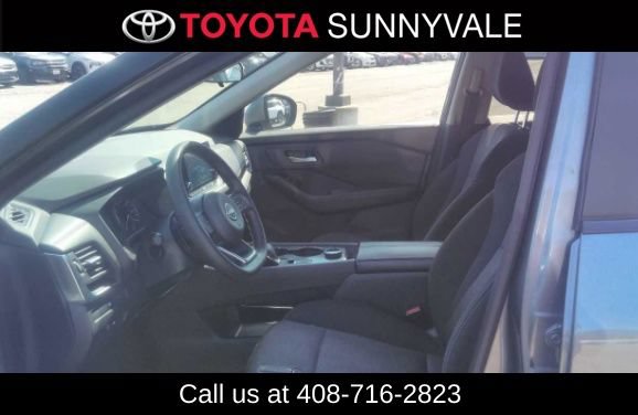 Used 2024 Nissan Rogue SV AWD/4WD image 4