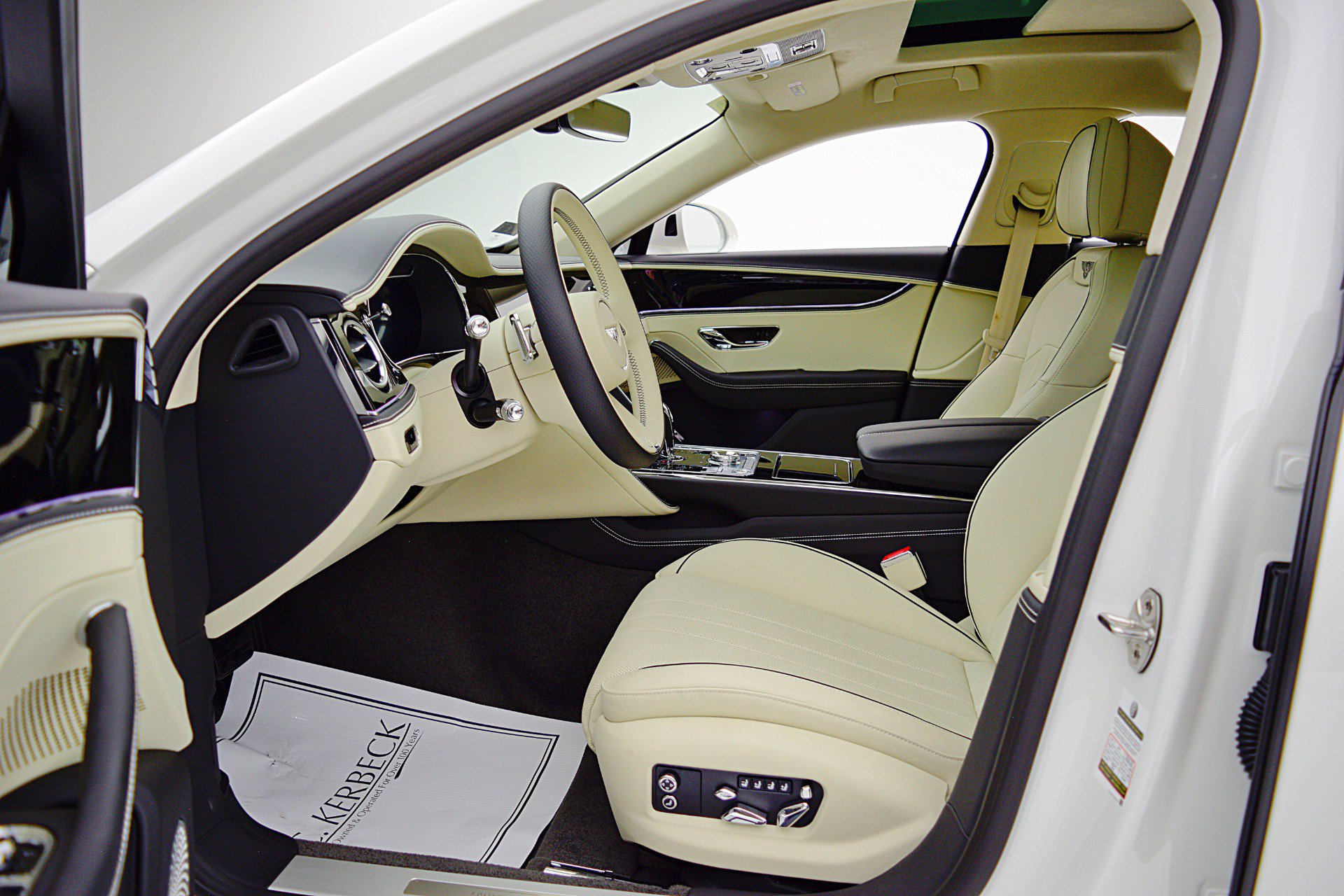 Used 2024 Bentley Flying Spur Azure AWD/4WD image 37