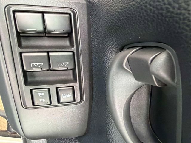 Used 2022 Nissan Titan S w/ HD Front GAWR Package AWD/4WD image 19