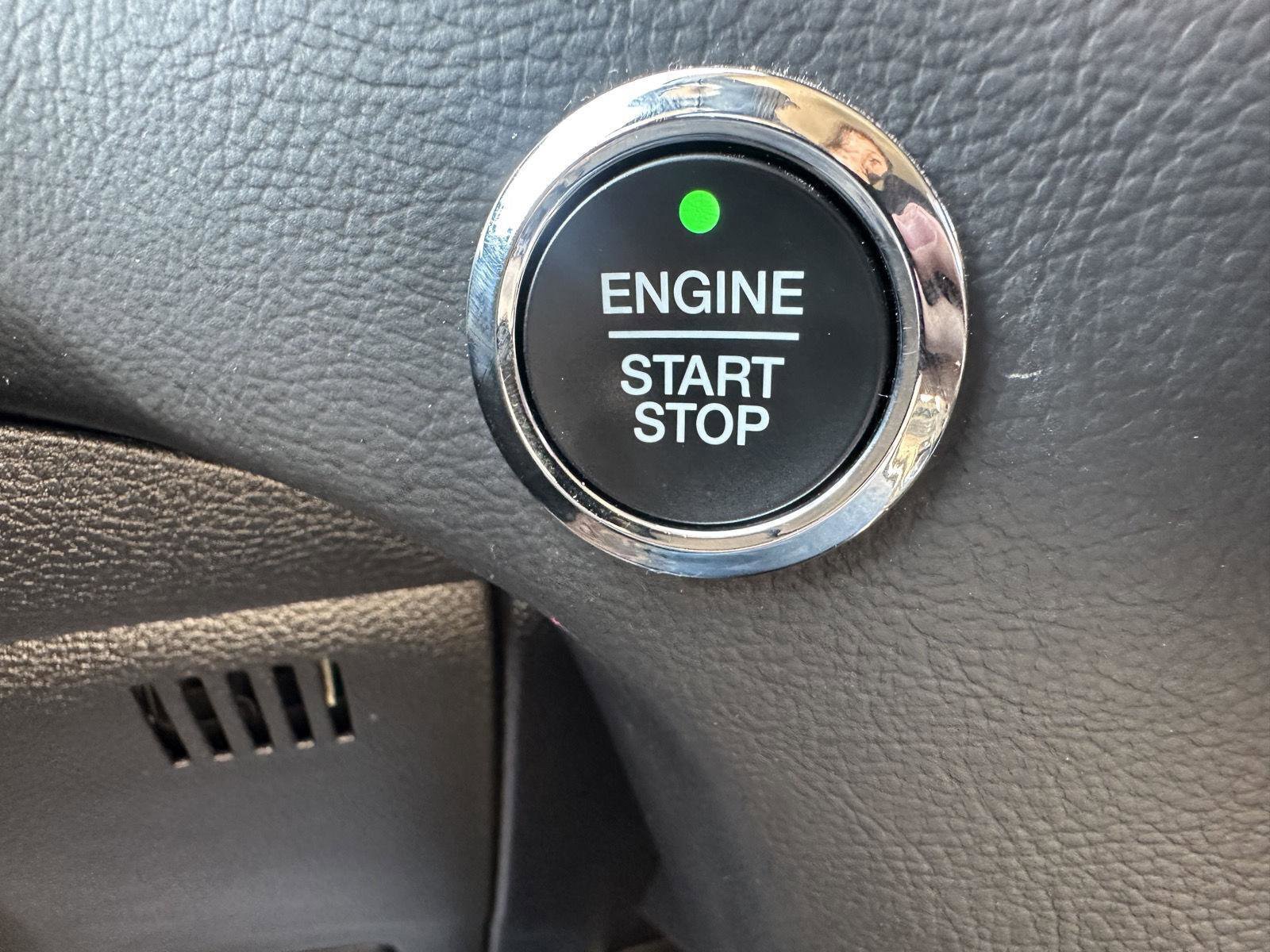 Used 2024 Ford Edge Titanium image 32