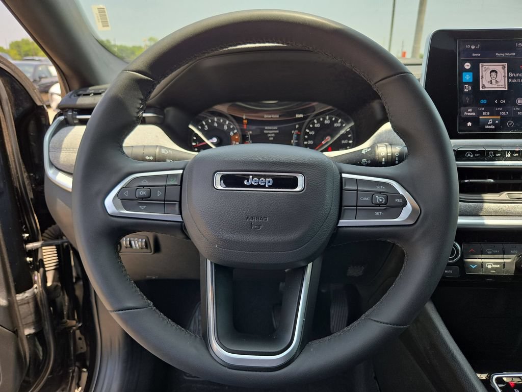 Used 2025 Jeep Compass Latitude w/ Sun & Sound Group AWD/4WD image 22