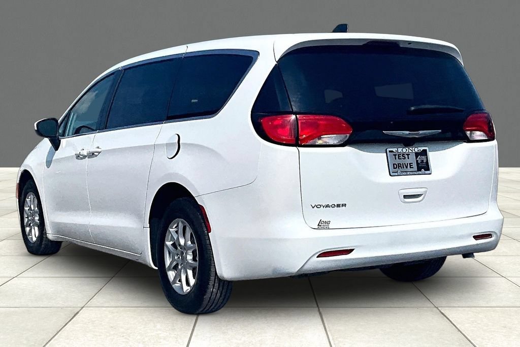 Used 2022 Chrysler Voyager LX FWD image 11