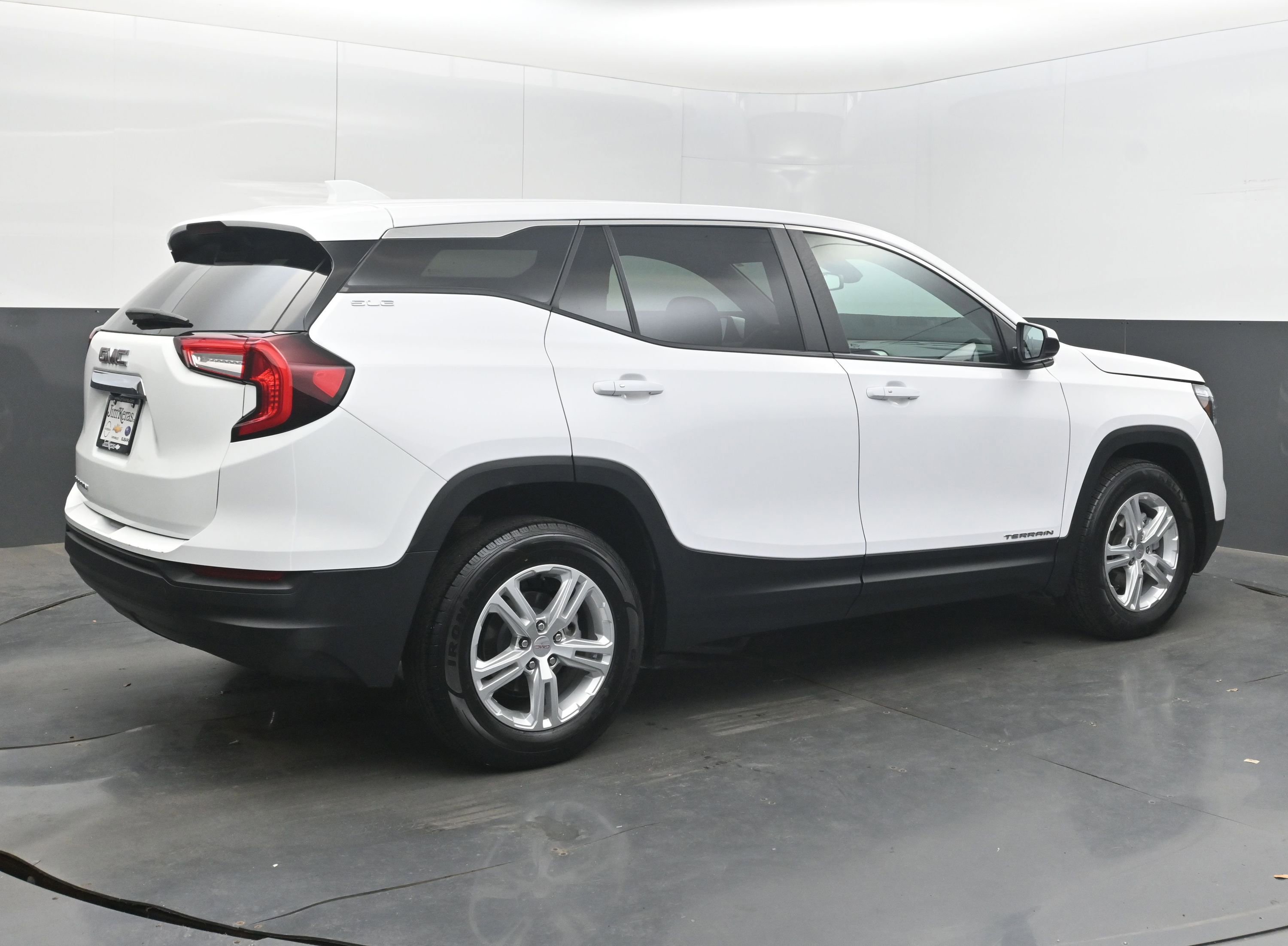 Used 2024 GMC Terrain SLE FWD image 9