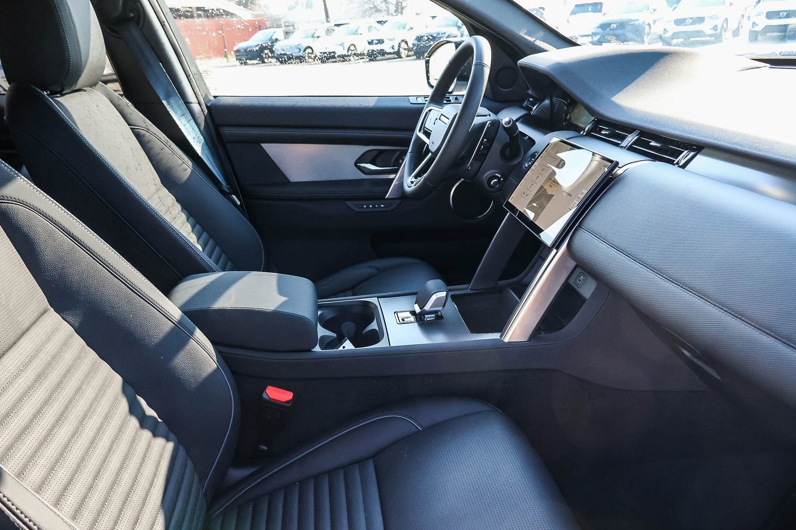 New 2025 Land Rover Discovery Sport Dynamic SE image 17