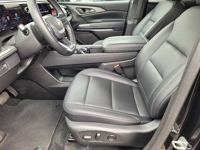 Used 2025 Chevrolet Traverse LT AWD/4WD image 17