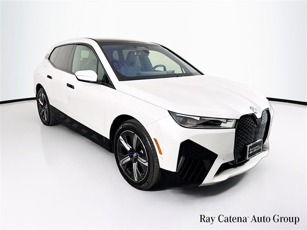 Used 2025 BMW iX xDrive50 image 1