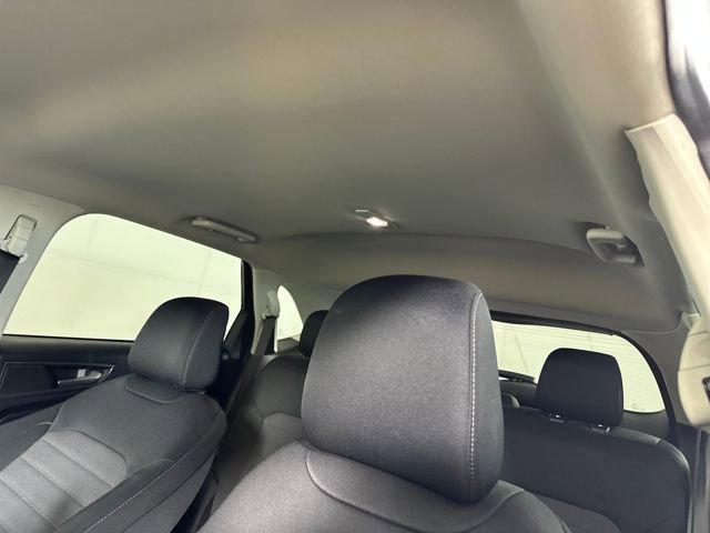 Used 2021 Ford Edge SE image 12