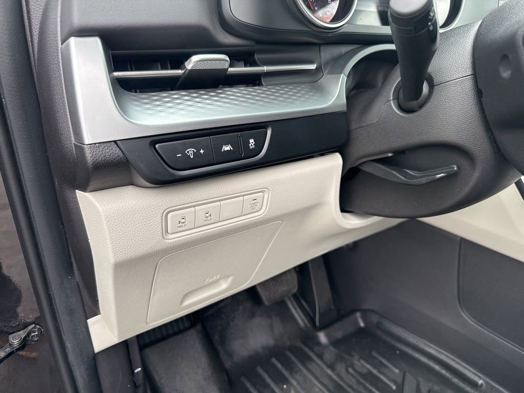 Used 2024 Kia Carnival LX image 21