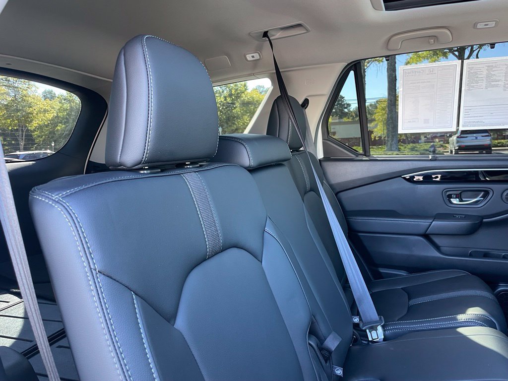 Certified 2025 Honda Pilot Touring image 36