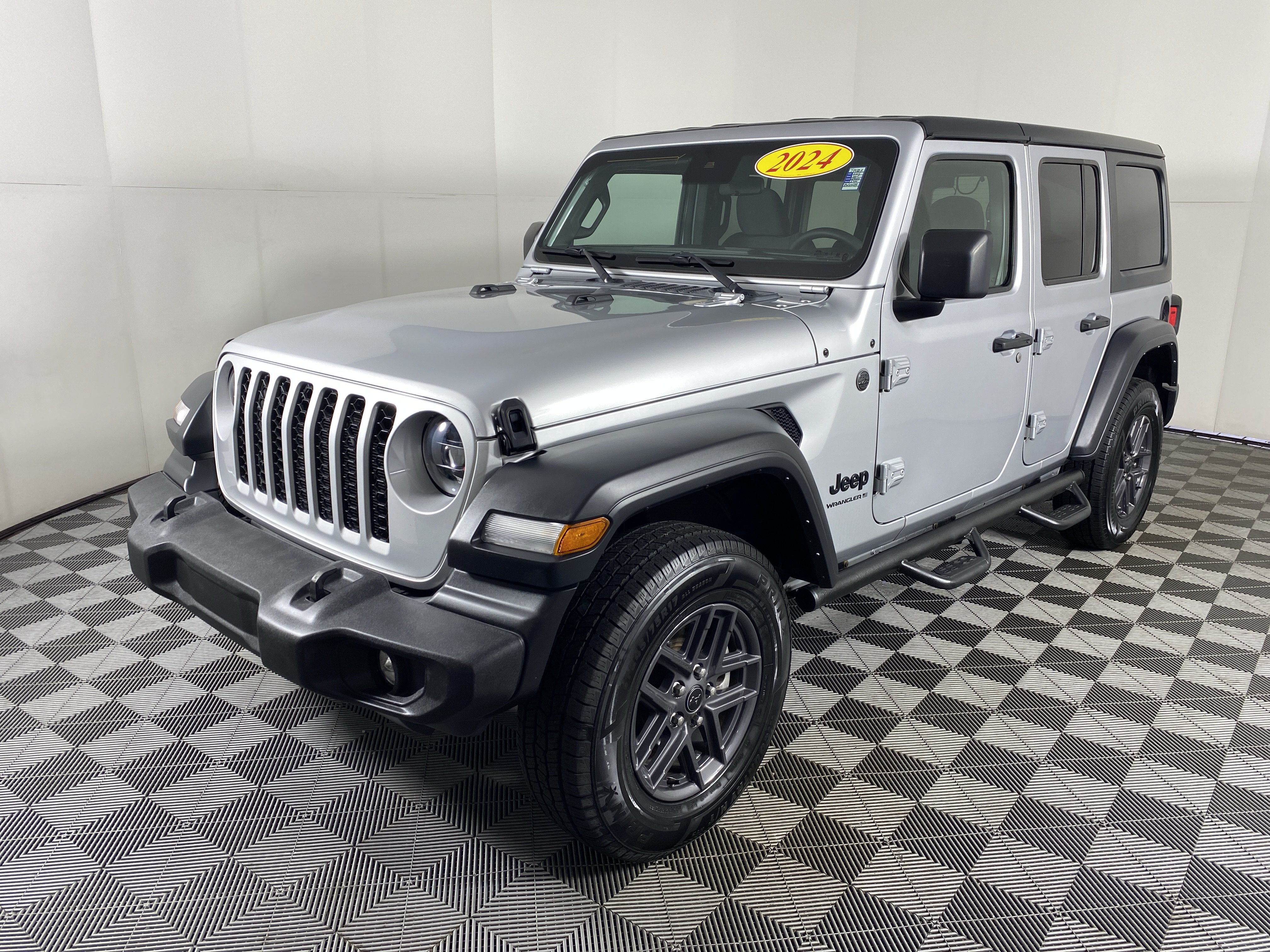 Used 2024 Jeep Wrangler Unlimited Sport AWD/4WD image 11
