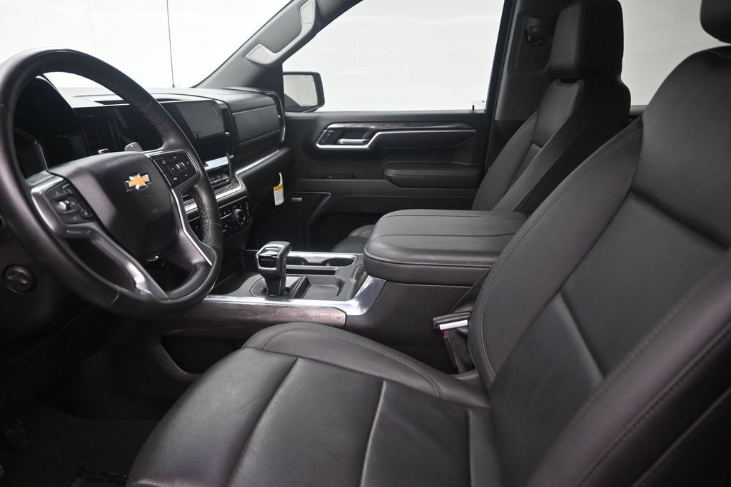 Used 2025 Chevrolet Silverado 1500 LTZ RWD image 12
