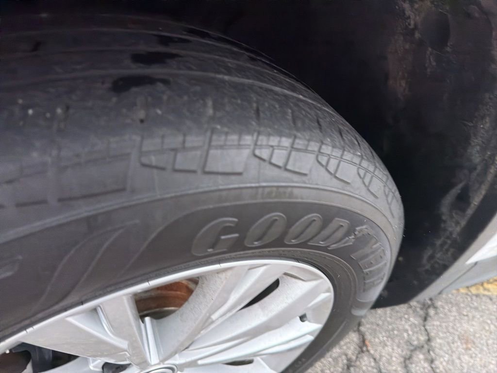 Used 2020 Volkswagen Tiguan S image 3