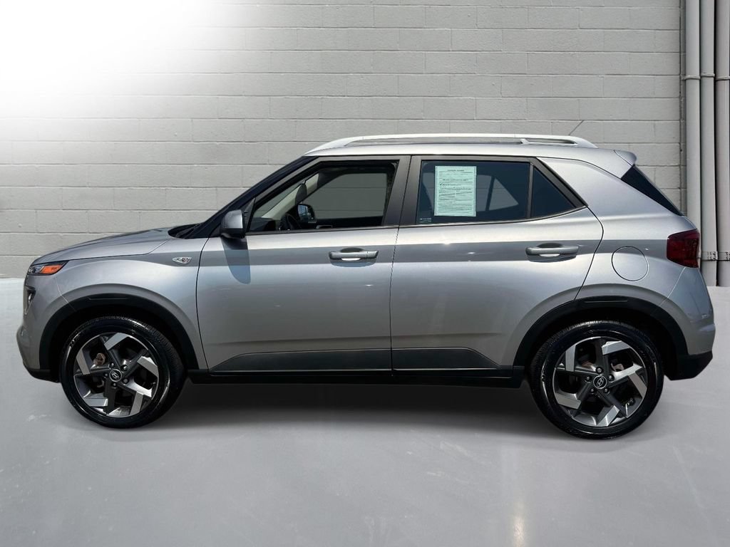 Used 2023 Hyundai Venue SEL w/ Cargo Package FWD image 5
