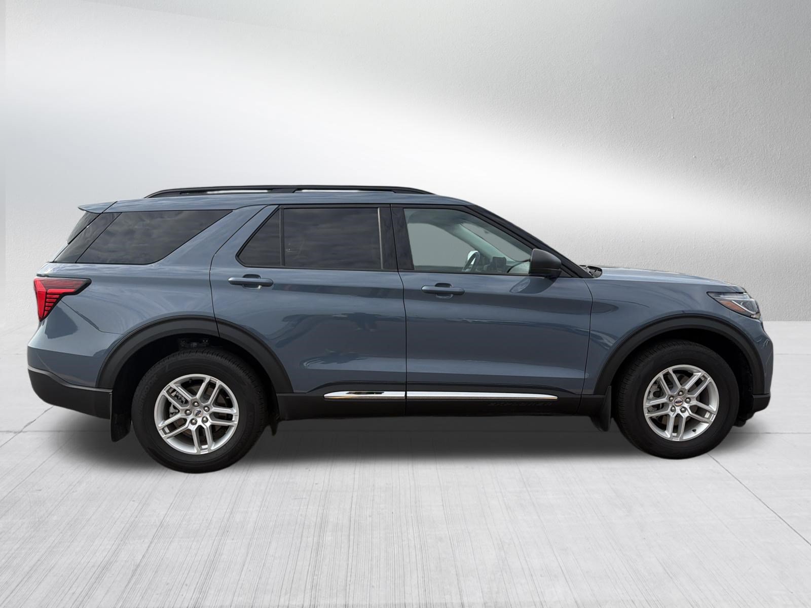 Used 2025 Ford Explorer Active AWD/4WD image 7