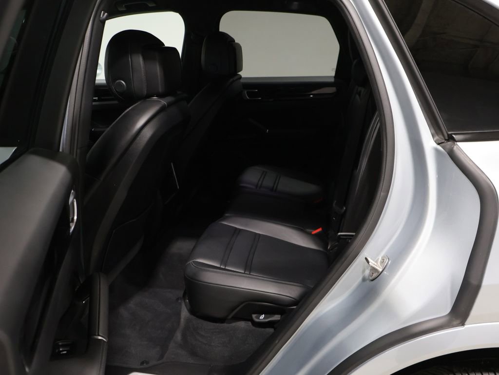 Used 2022 Porsche Cayenne Base image 16