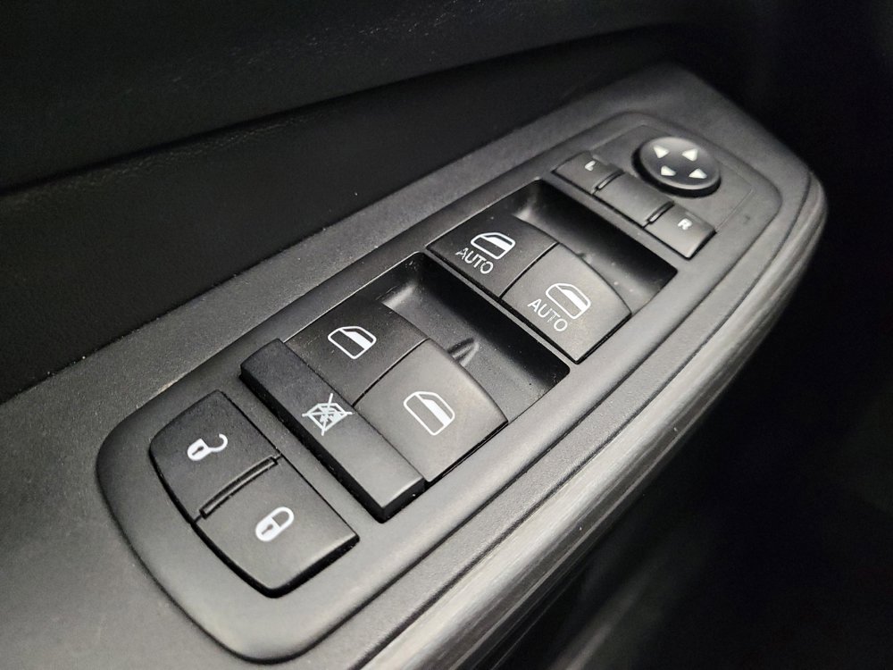 Used 2015 Jeep Cherokee Trailhawk w/ Cold Weather Group image 27