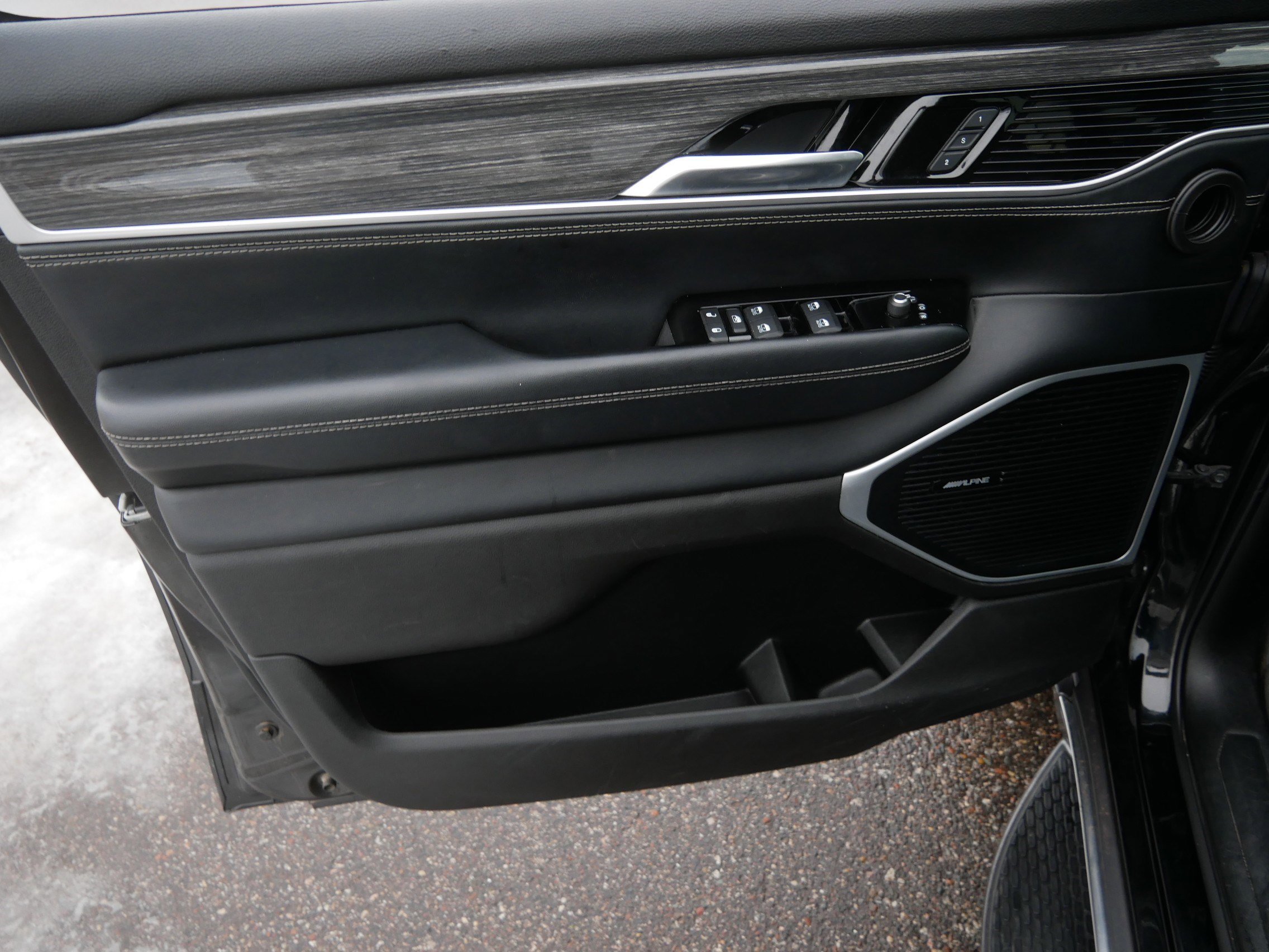 Used 2022 Jeep Wagoneer Series III w/ Rear Seat Video Group 1 image 21