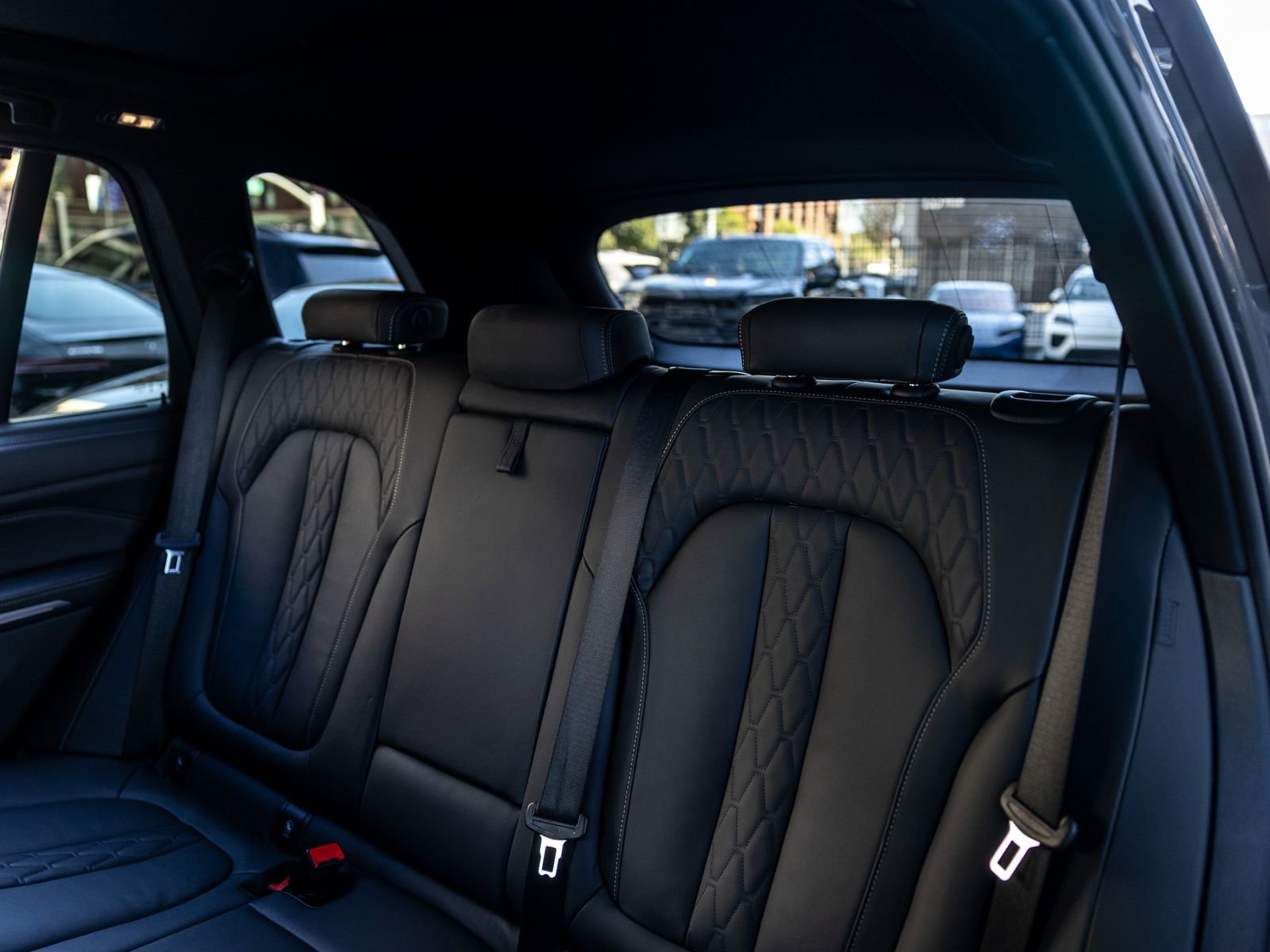 Used 2023 BMW X5 M50i w/ Climate Comfort Package image 29