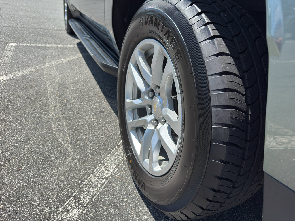 Used 2023 Chevrolet Suburban LT image 6