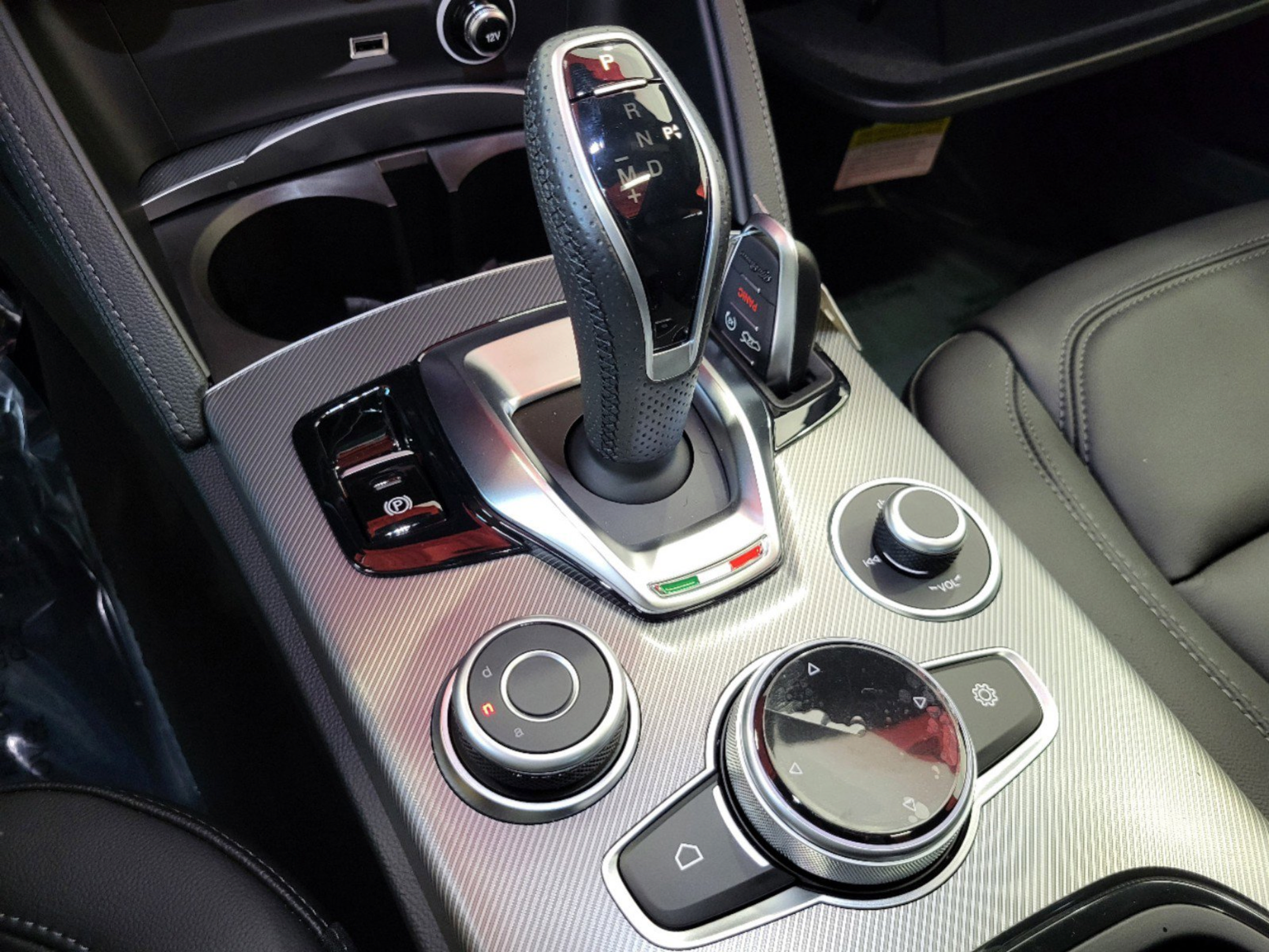 New 2025 Alfa Romeo Stelvio Sprint AWD/4WD image 59