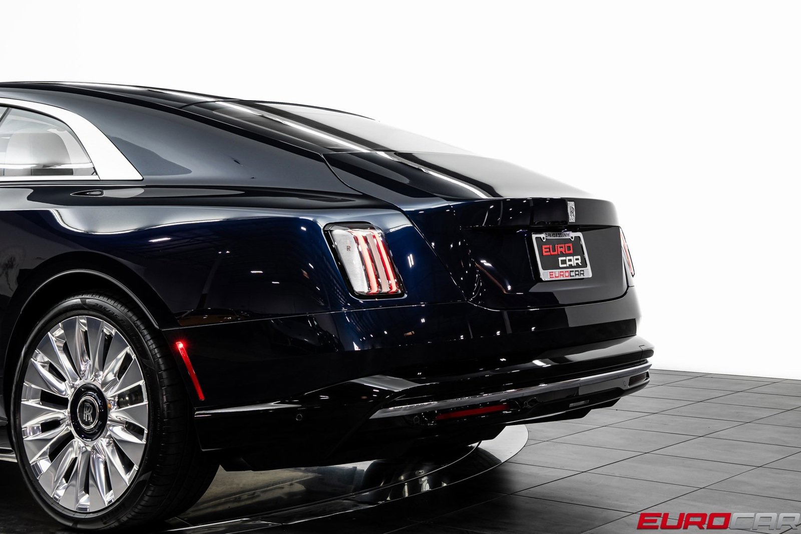 Used 2024 Rolls-Royce Spectre image 16