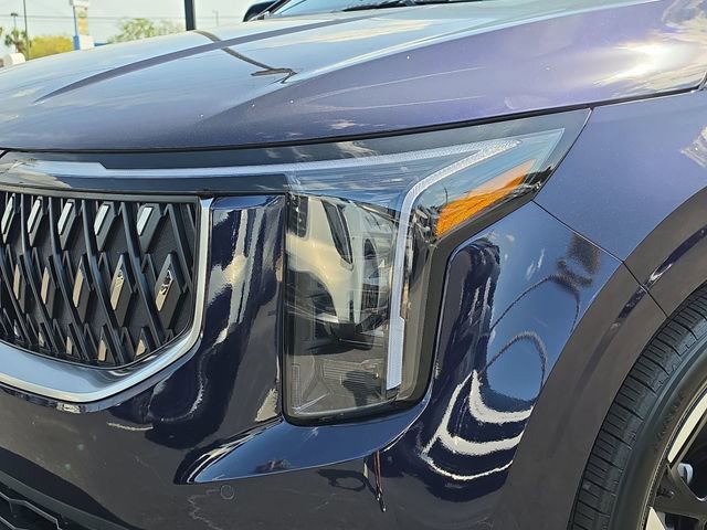 Used 2025 Kia Carnival EX image 18