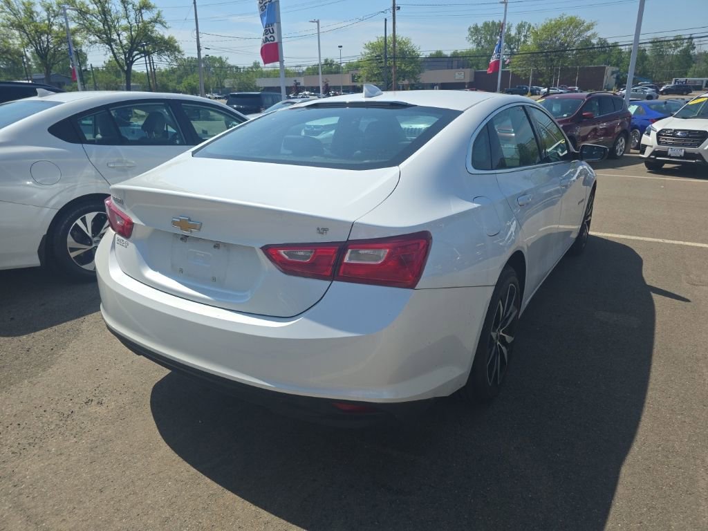 Used 2017 Chevrolet Malibu LT w/ Leather Package FWD image 5