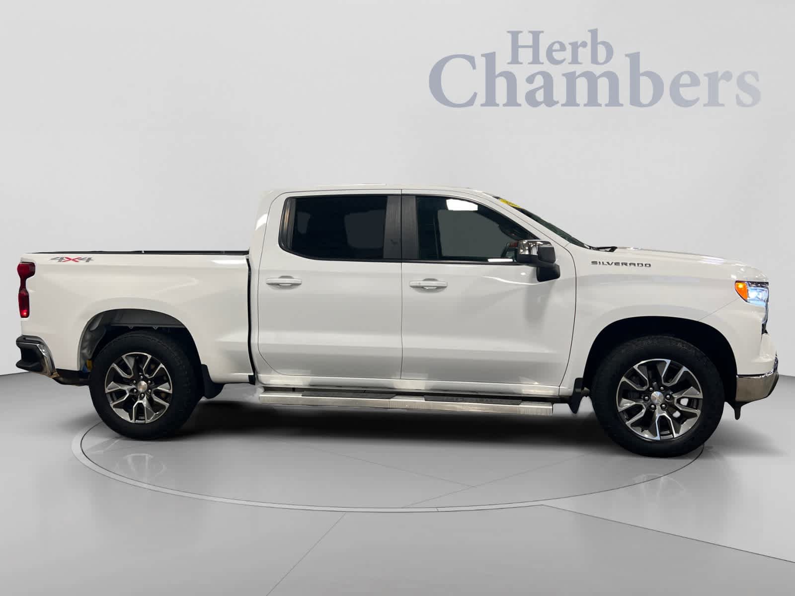Used 2023 Chevrolet Silverado 1500 LT AWD/4WD image 5