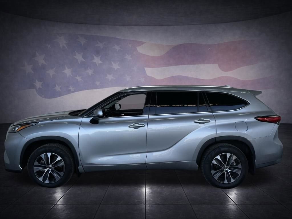 Used 2020 Toyota Highlander XLE image 2
