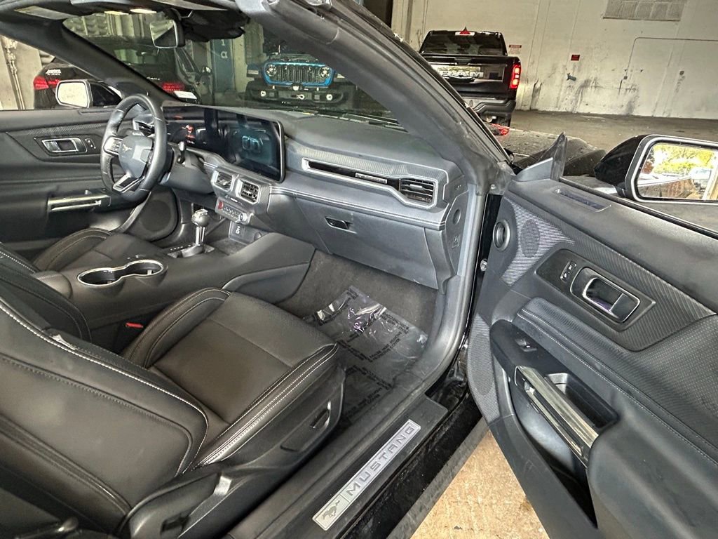 Used 2025 Ford Mustang Premium image 31