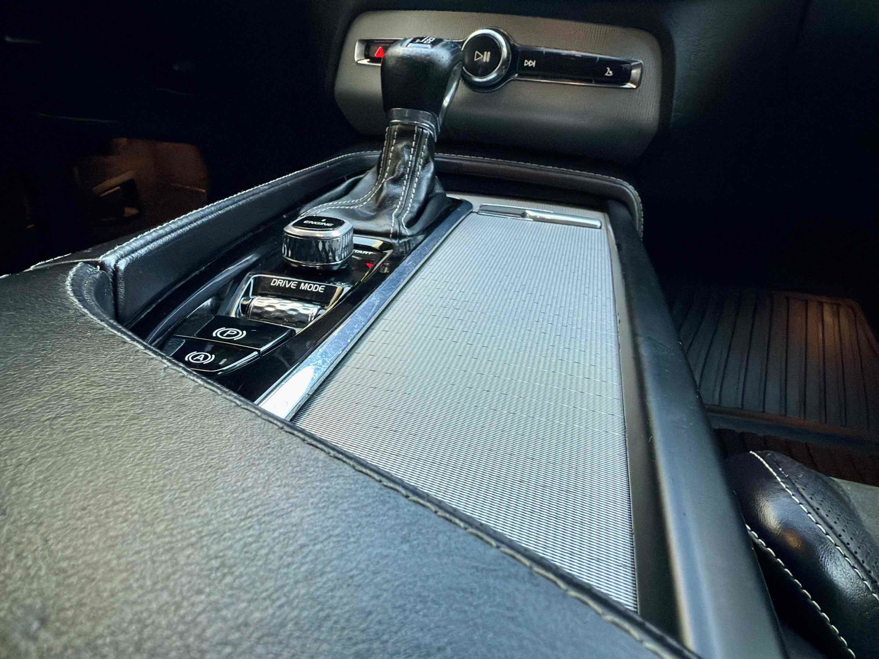 Used 2016 Volvo XC90 T6 R-Design w/ Vision Package image 42