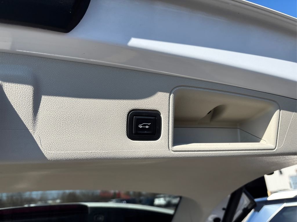 Used 2022 GMC Terrain Denali w/ Denali Premium Package AWD/4WD image 14