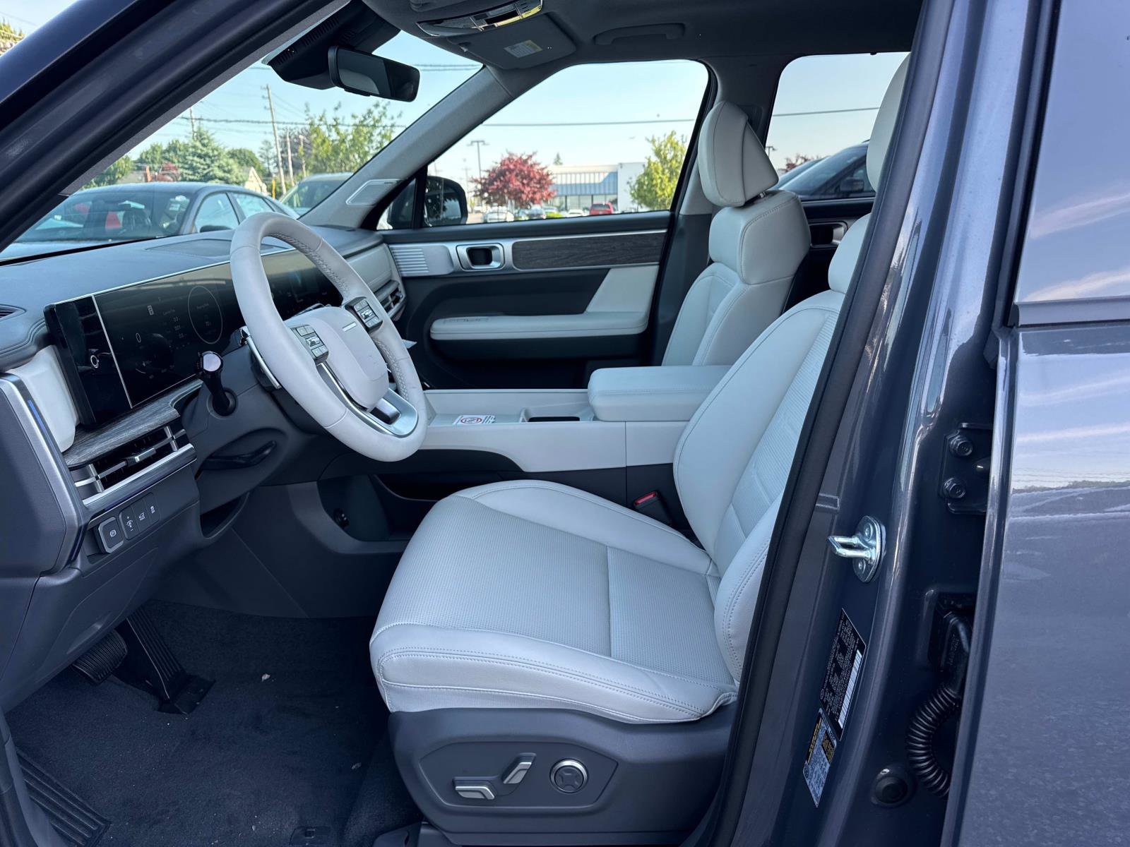 Used 2025 Hyundai Santa Fe Limited image 5