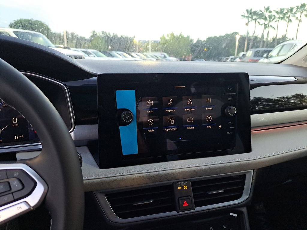 New 2025 Volkswagen Taos SEL image 9