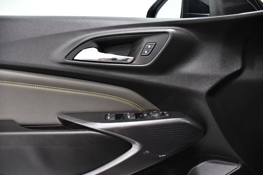 Used 2025 Chevrolet Trax ACTIV image 17