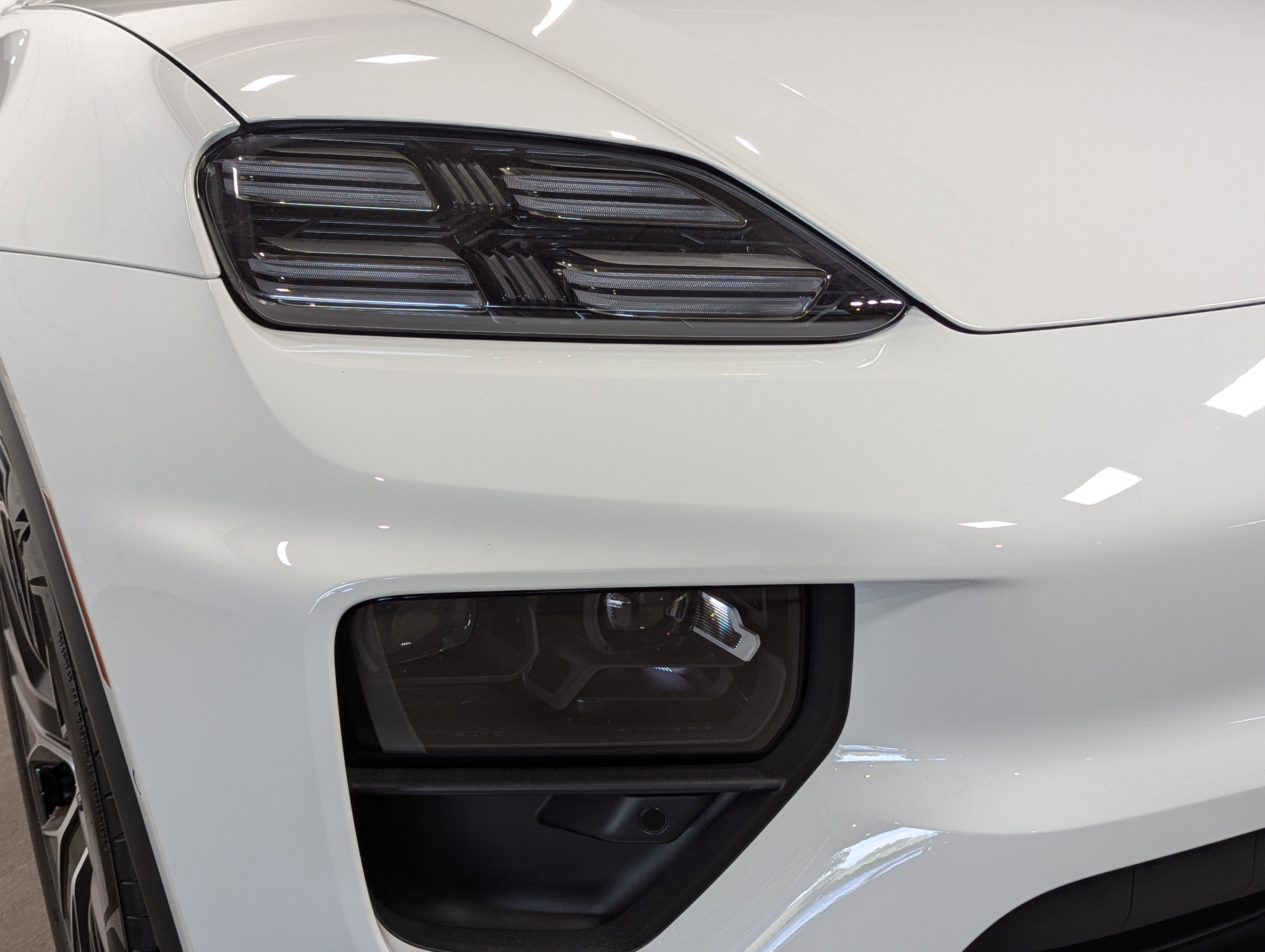 Certified 2025 Porsche Macan 4 Electric image 14
