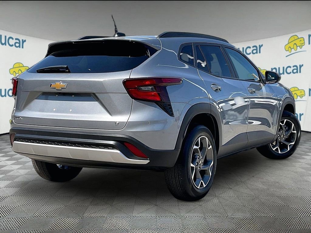 Used 2025 Chevrolet Trax LT w/ LT Convenience Package FWD image 6