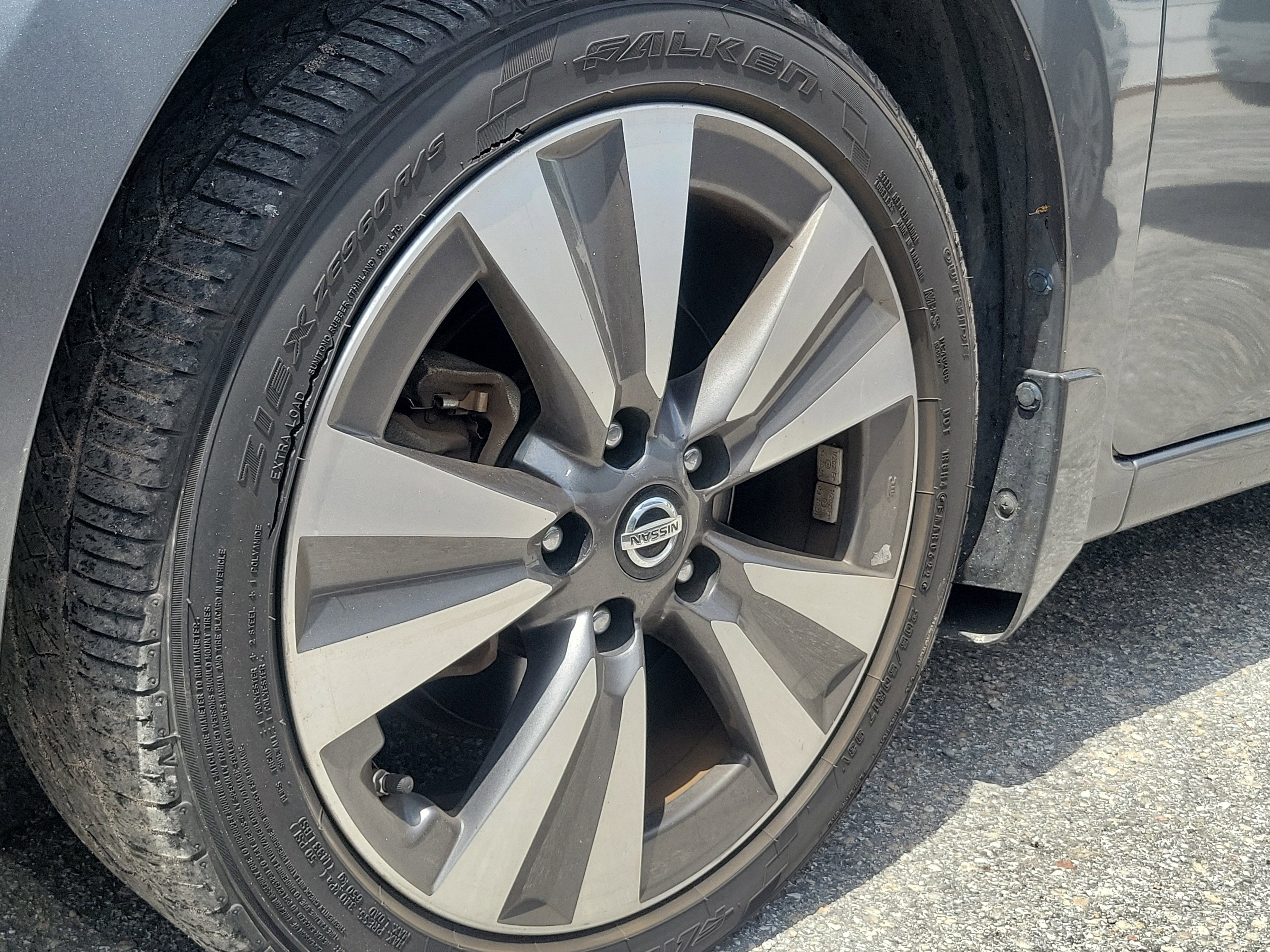 Used 2016 Nissan Sentra SL image 2