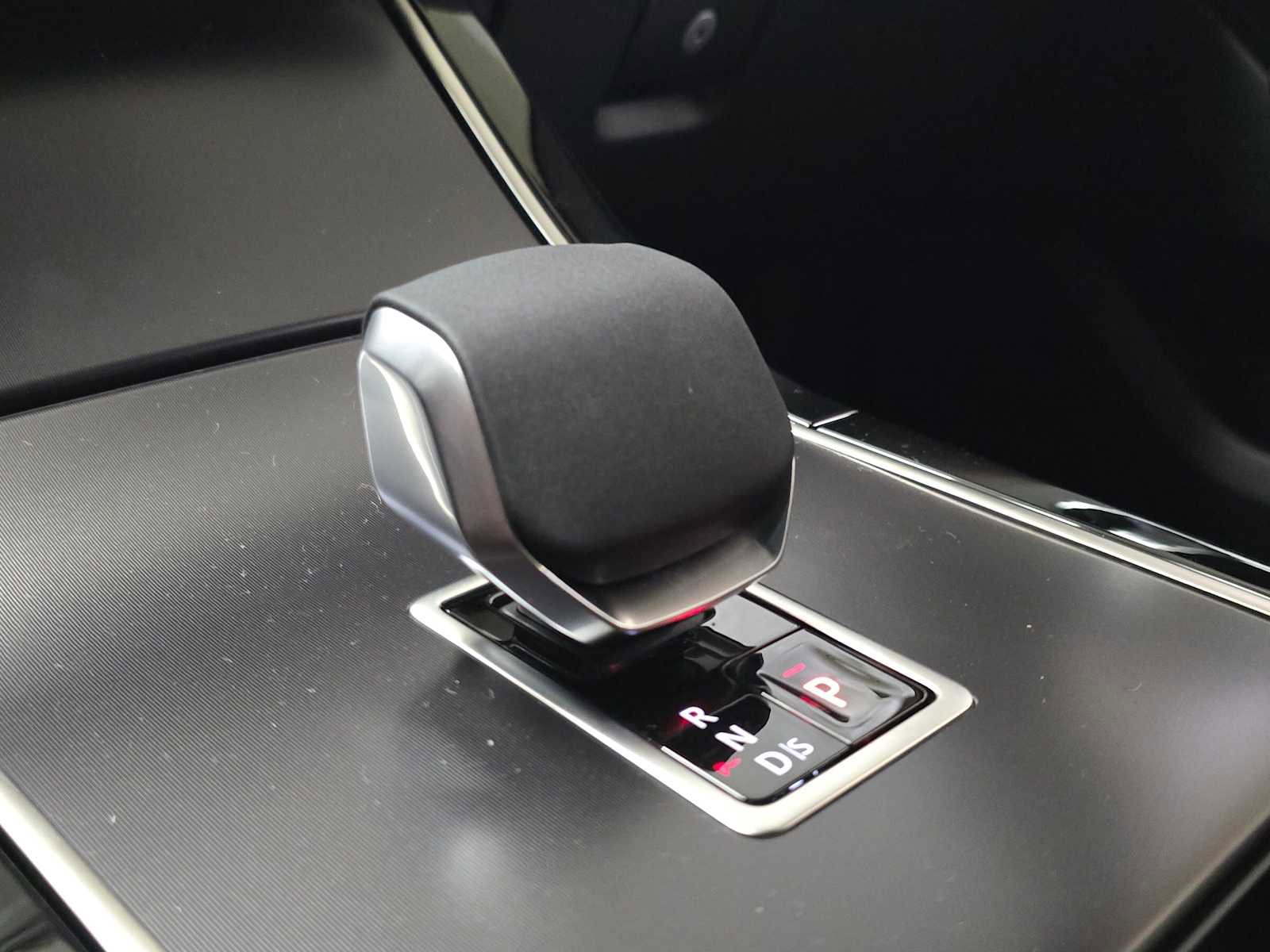 New 2026 Land Rover Range Rover Velar Dynamic SE image 25
