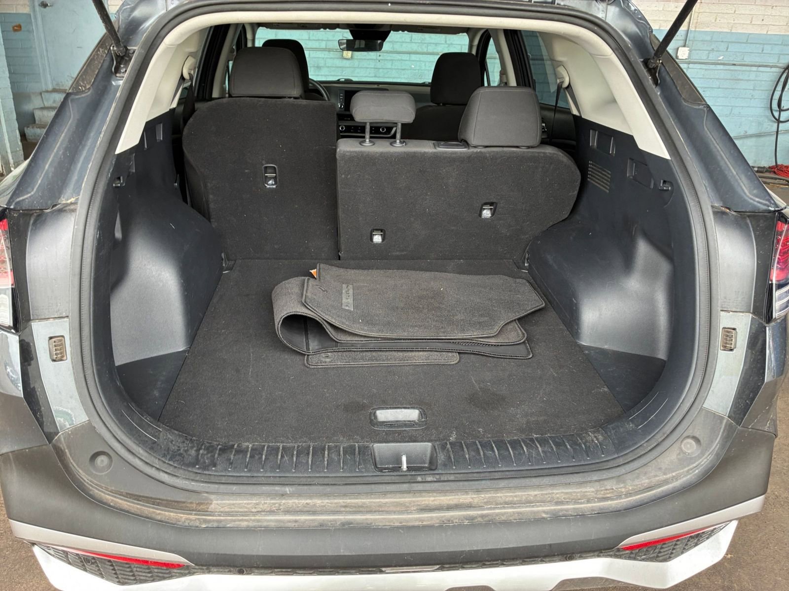 Used 2025 Kia Sportage LX image 30