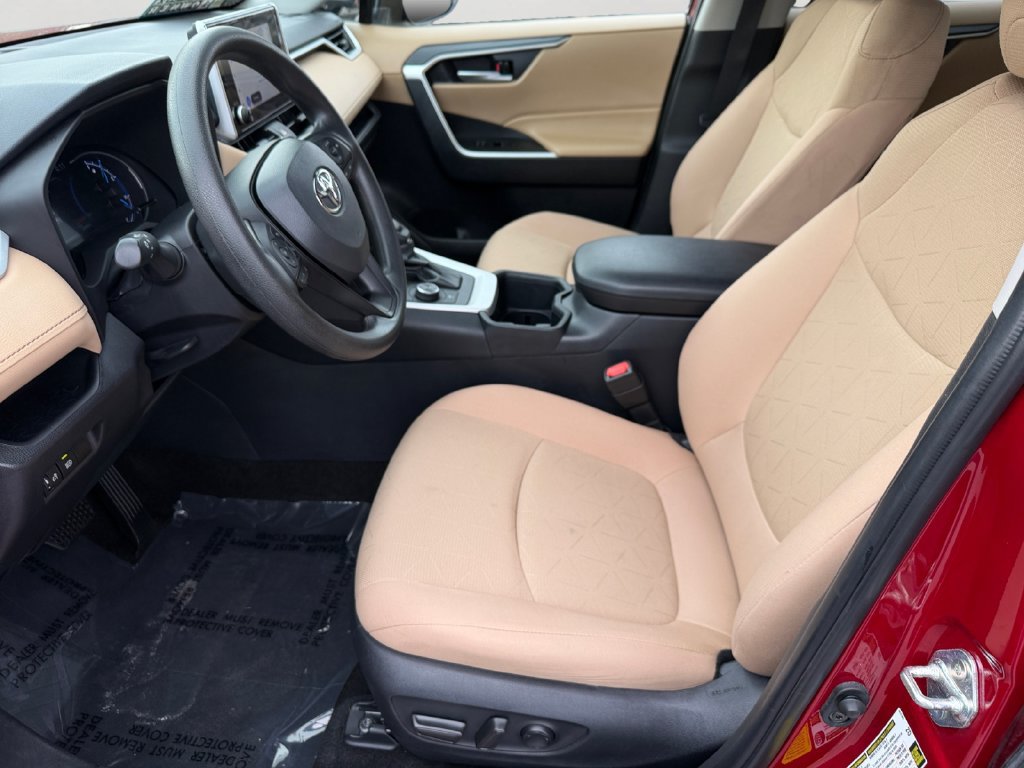 Used 2025 Toyota RAV4 XLE AWD/4WD image 24