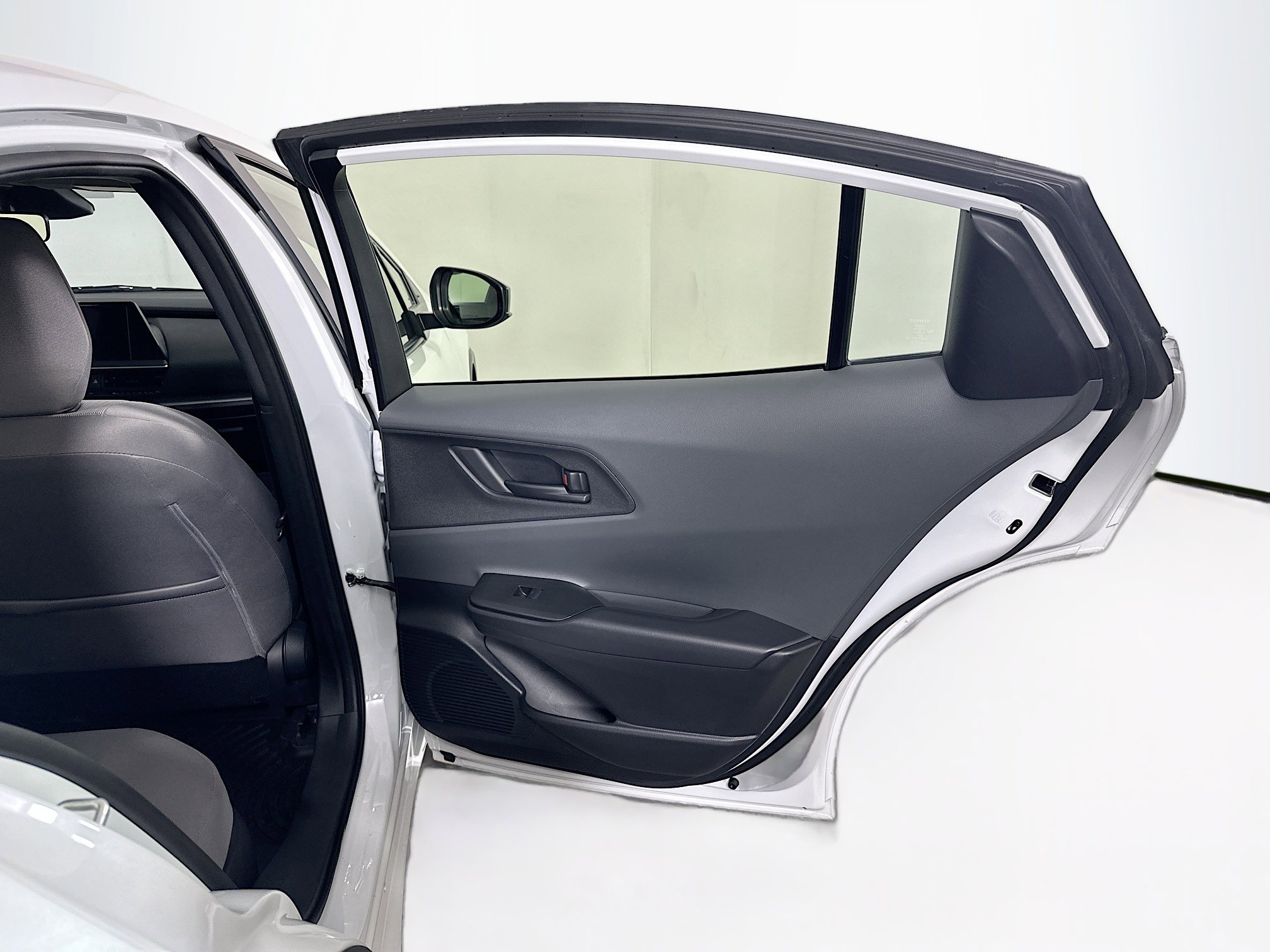 Used 2024 Toyota Prius LE image 28