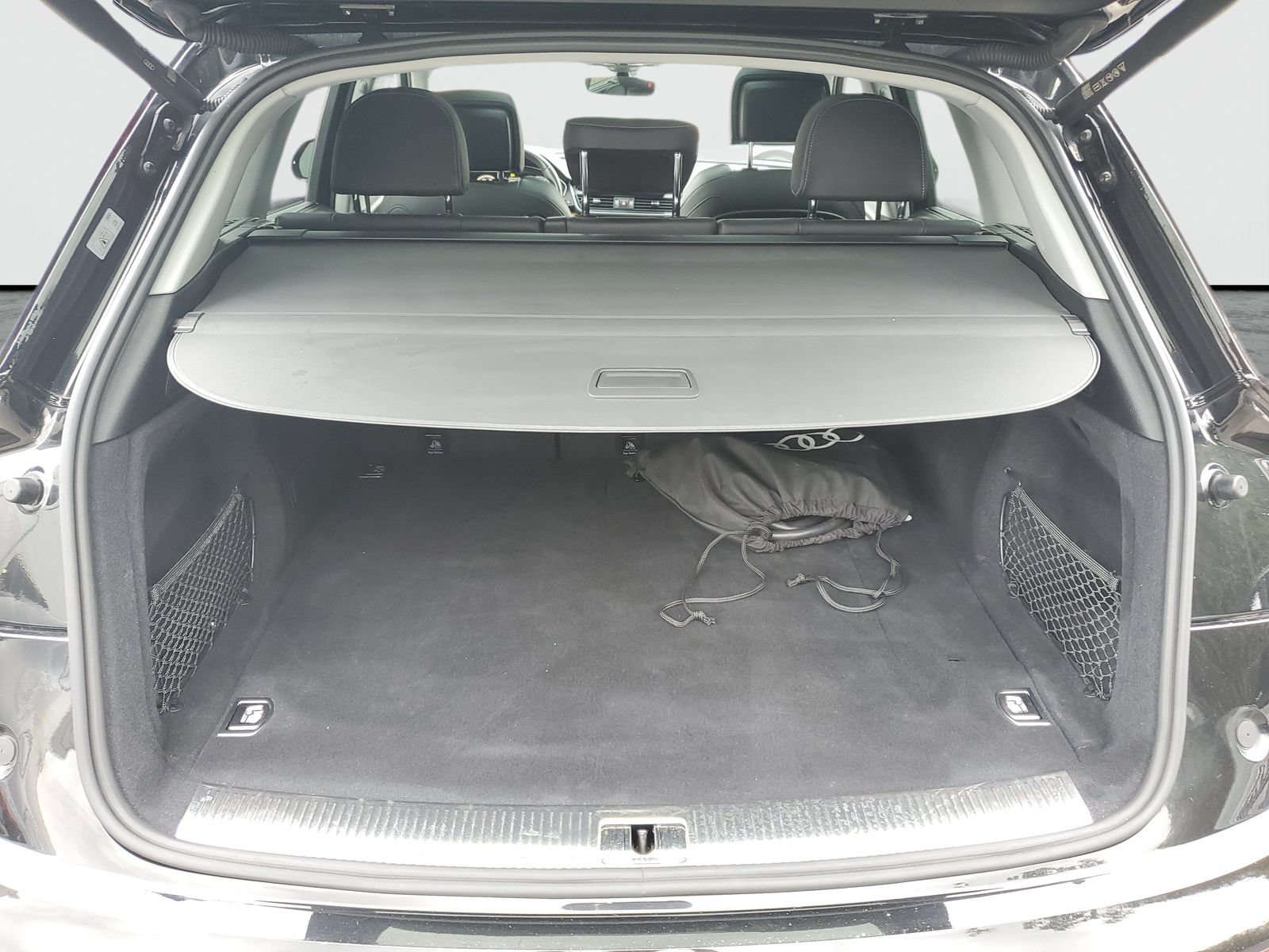 Used 2023 Audi Q5 e Prestige w/ Prestige Package AWD/4WD image 8